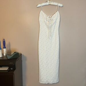 Bailey Rose medium cream bodycon flattering dress